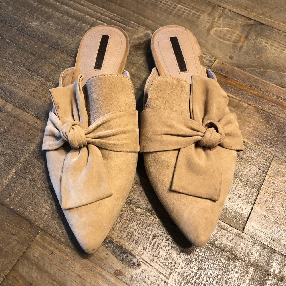 Tahari | Pandora Suede Flat Point Bow Toe Shoe